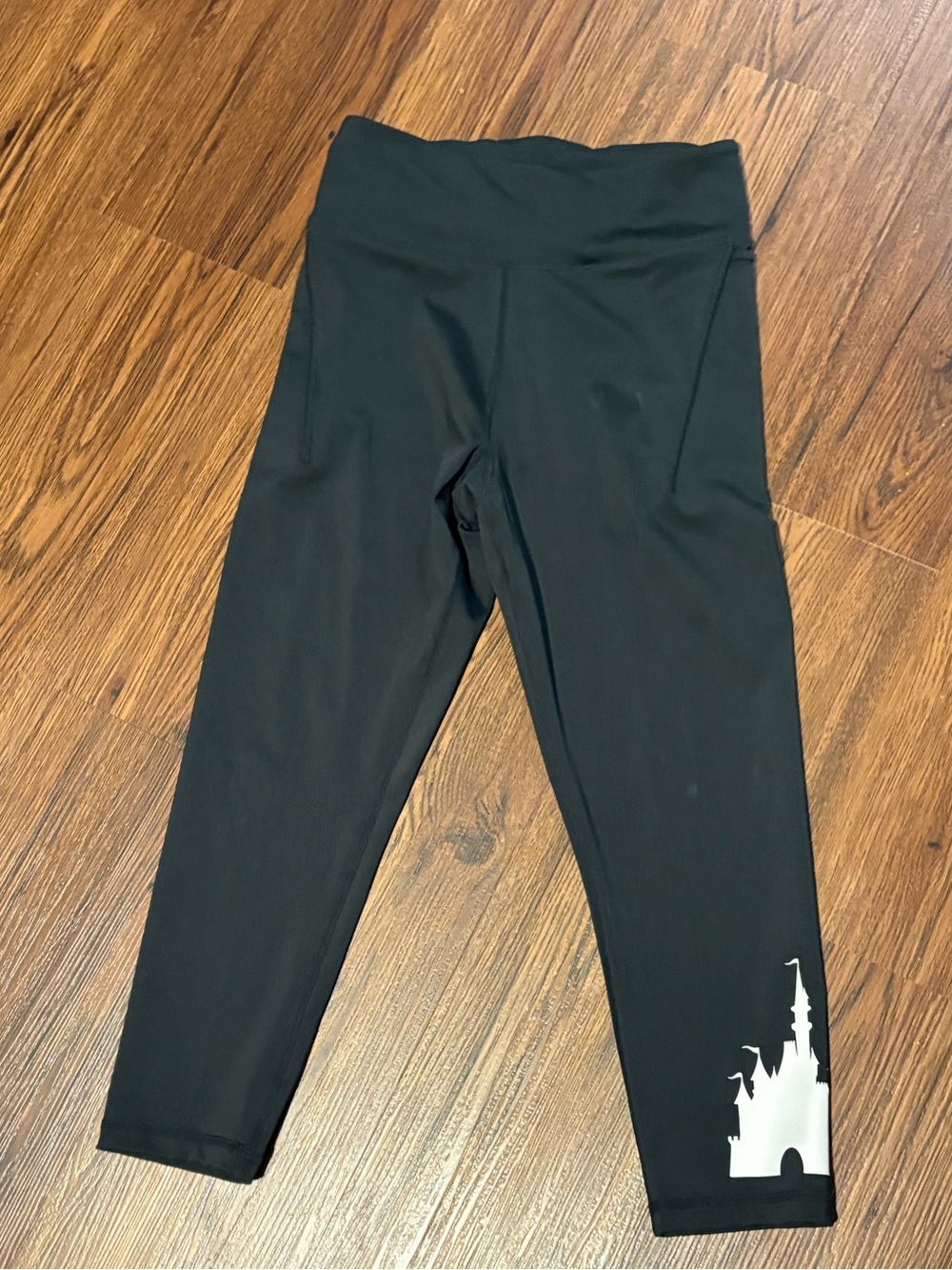 Walt Disney World Womans Size Small Black Castle Outline Capri Leggings